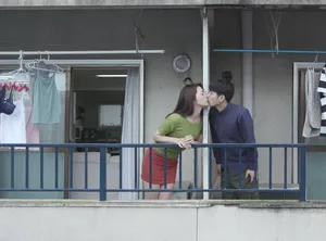 Tiếng rên của chị cạnh nhà cạnh bên và cậu thanh niên được lái máy bay